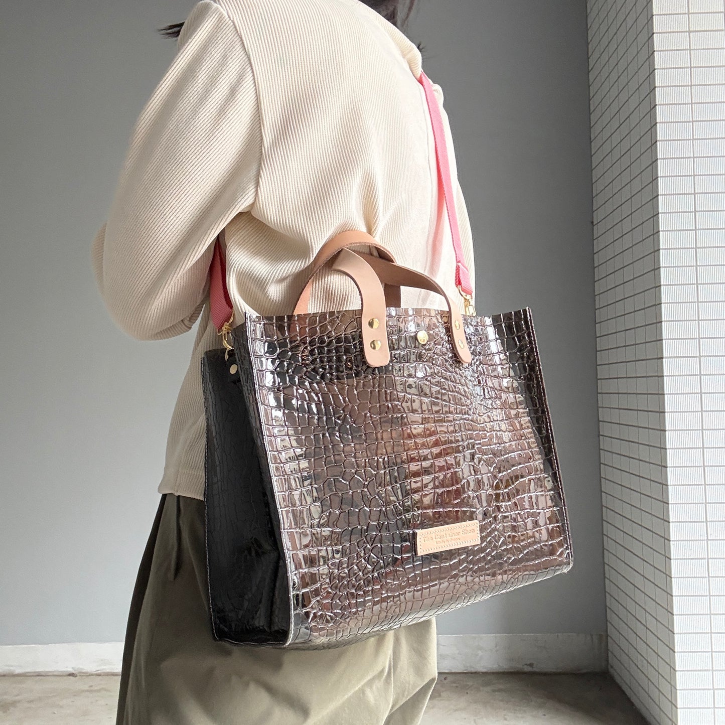 7月下旬発送Colored PVC(LeatherHandle)Tote L/🐊 Crocodile Dark Brown