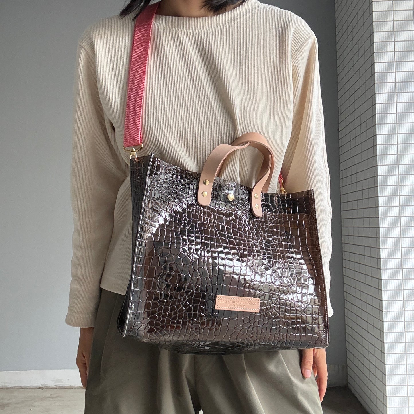 7月下旬発送Colored PVC(LeatherHandle)Tote L/🐊 Crocodile Dark Brown
