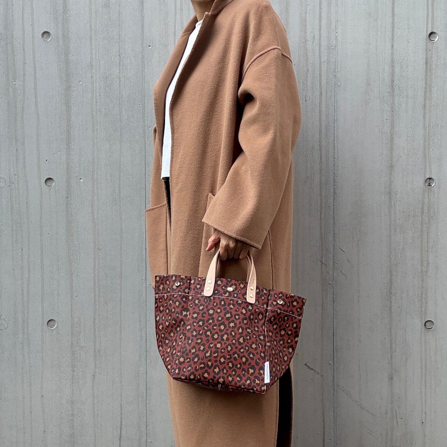 ＜数量限定＞「軽くて拭ける」Coated PVC Leopard（SQ)