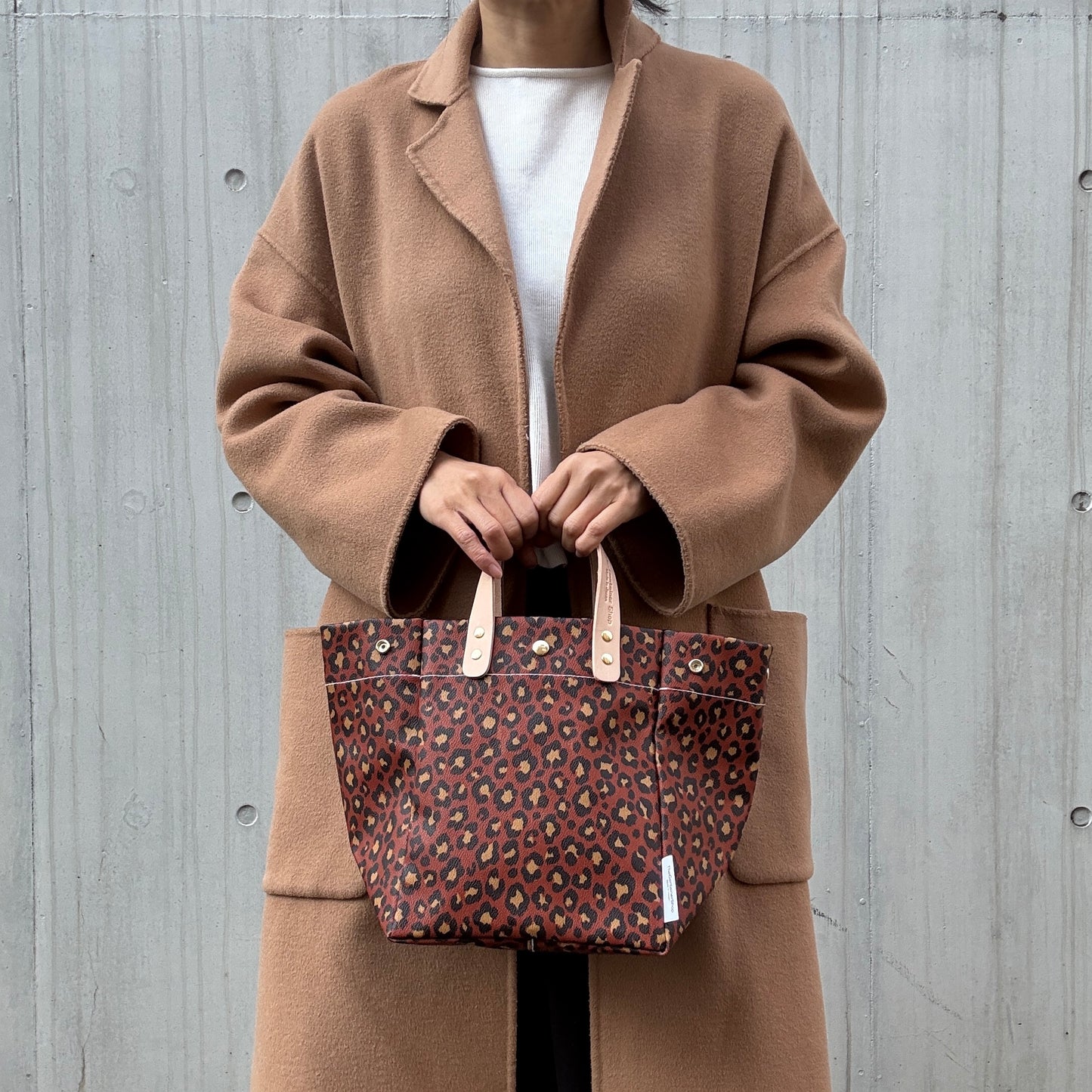 ＜数量限定＞「軽くて拭ける」Coated PVC Leopard（SQ)