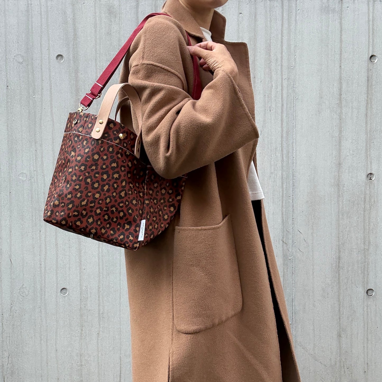 ＜数量限定＞「軽くて拭ける」Coated PVC Leopard（SQ)