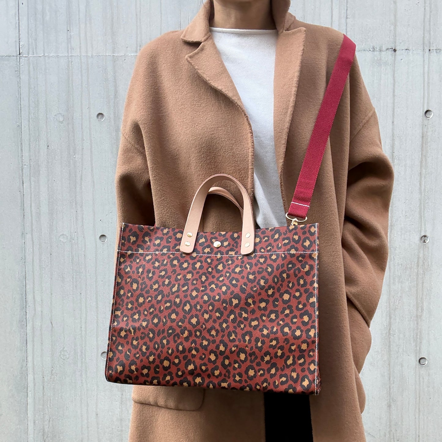 ＜数量限定＞「軽くて拭ける」Coated PVC Loepard（Rectangle L)