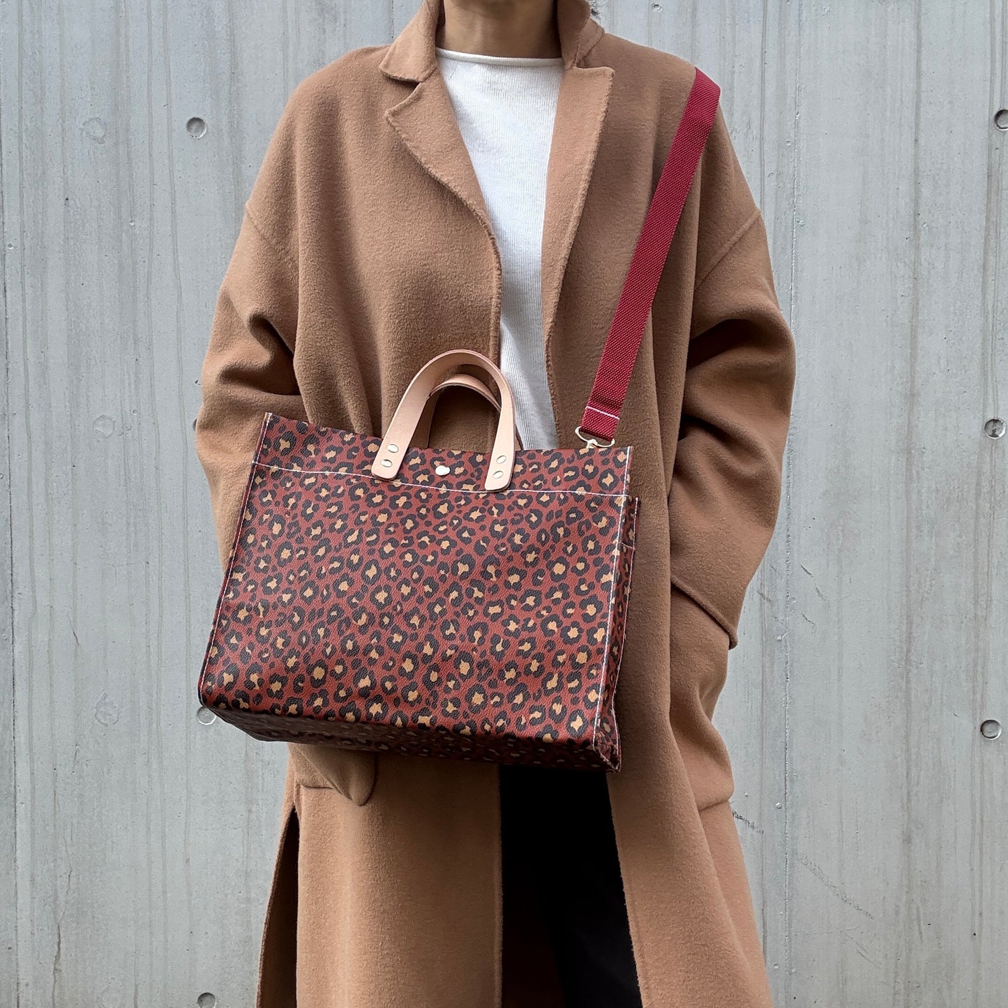 ＜数量限定＞「軽くて拭ける」Coated PVC Loepard（Rectangle L)