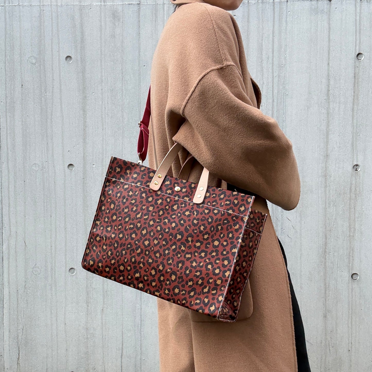 ＜数量限定＞「軽くて拭ける」Coated PVC Loepard（Rectangle L)