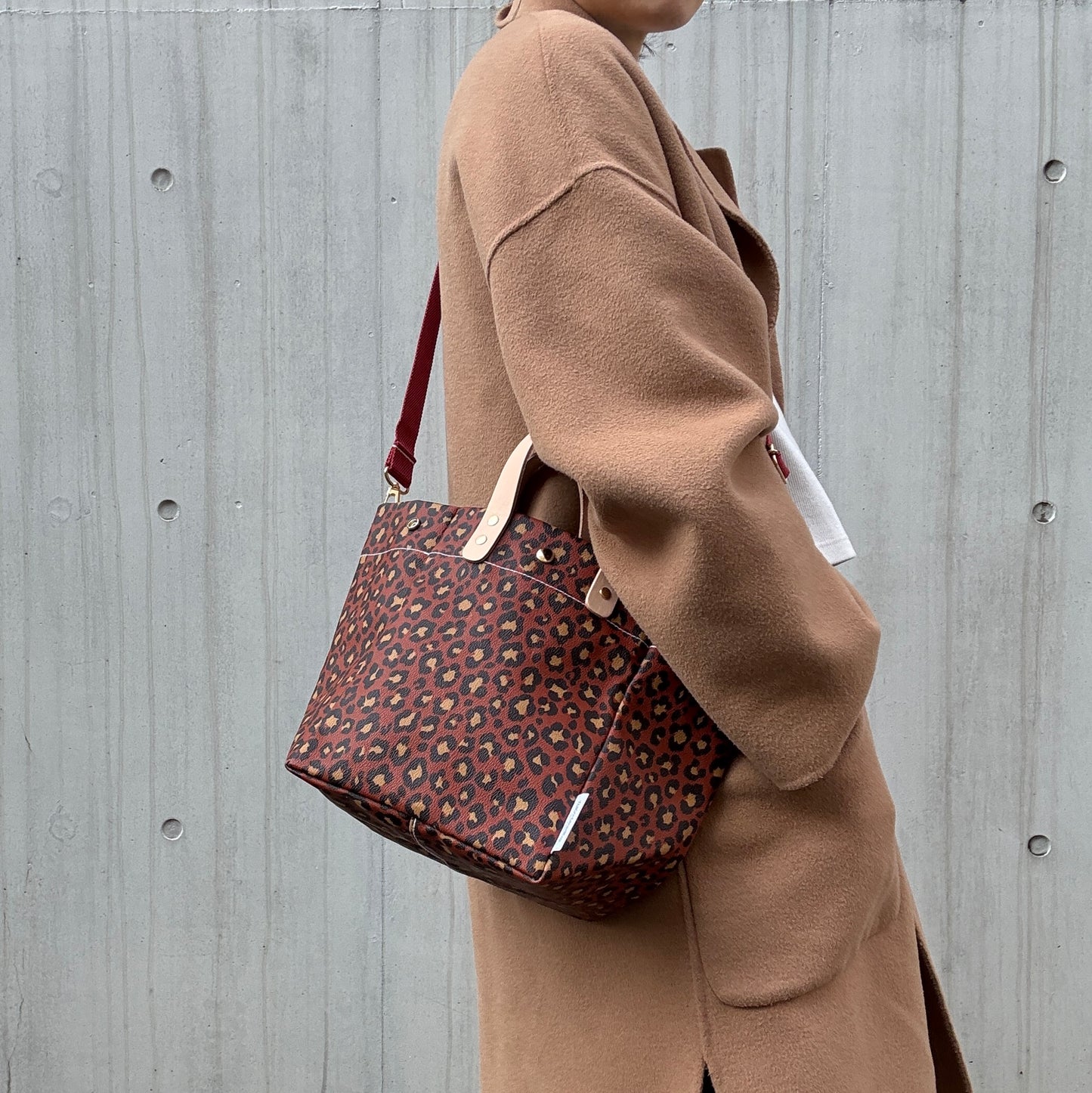 ＜数量限定＞「軽くて拭ける」Coated PVC Leopard（SQ)