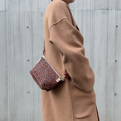 残りわずか＜数量限定＞「軽くて拭ける」Coated PVC Leopard（POCHETTE S)