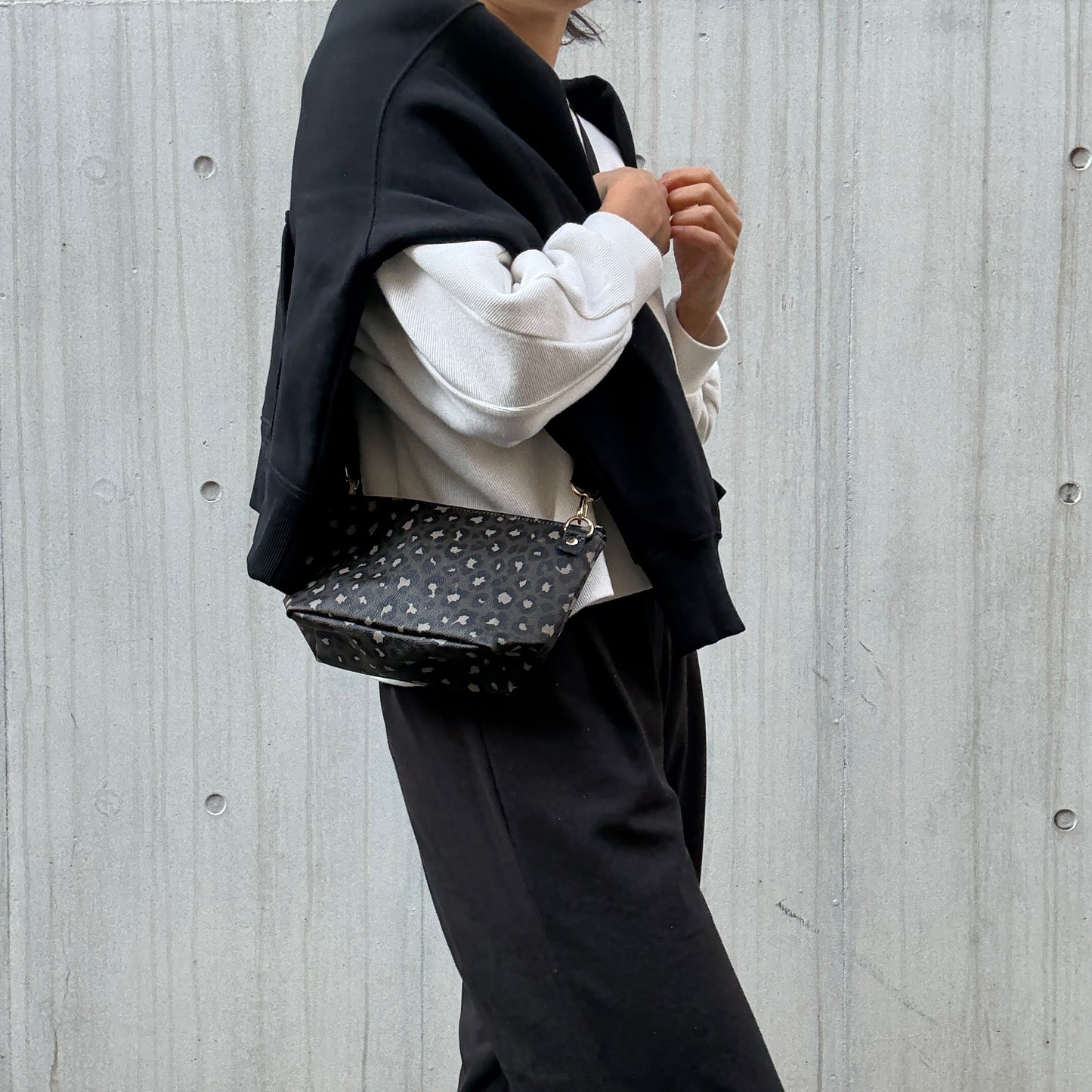 残りわずか＜数量限定＞「軽くて拭ける」Coated PVC Leopard（POCHETTE S)