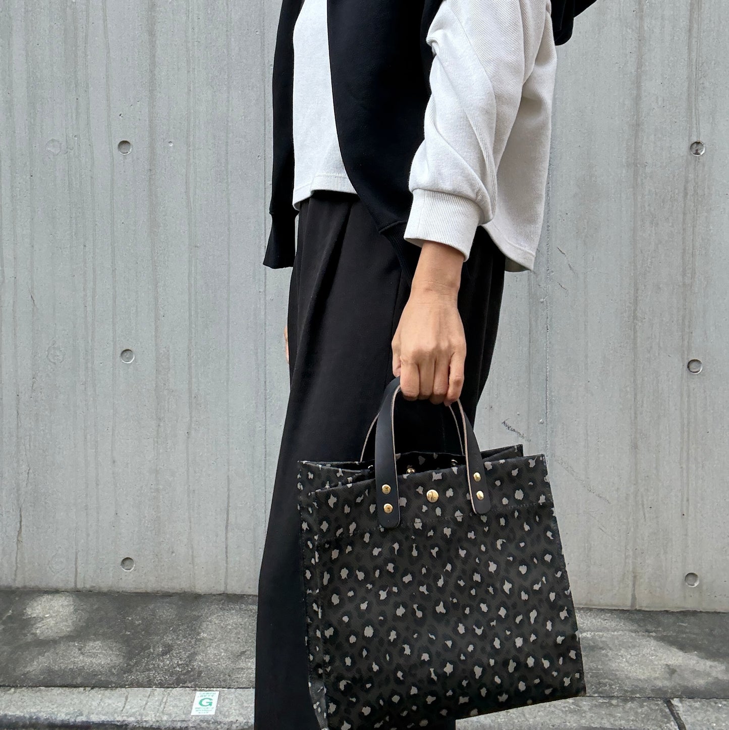 ＜数量限定＞「軽くて拭ける」Coated PVC Loepard（Rectangle L)