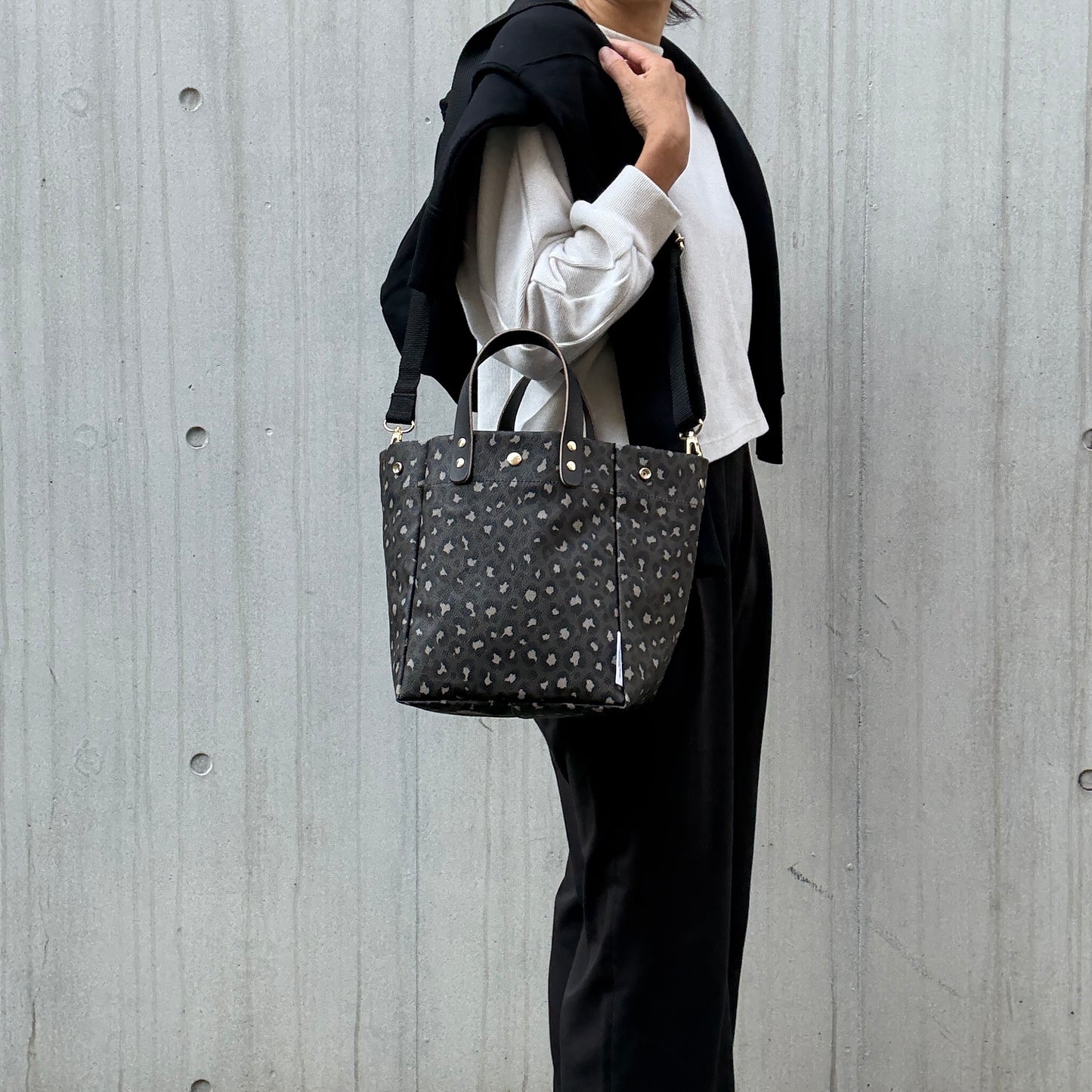 ＜数量限定＞「軽くて拭ける」Coated PVC Leopard（SQ)