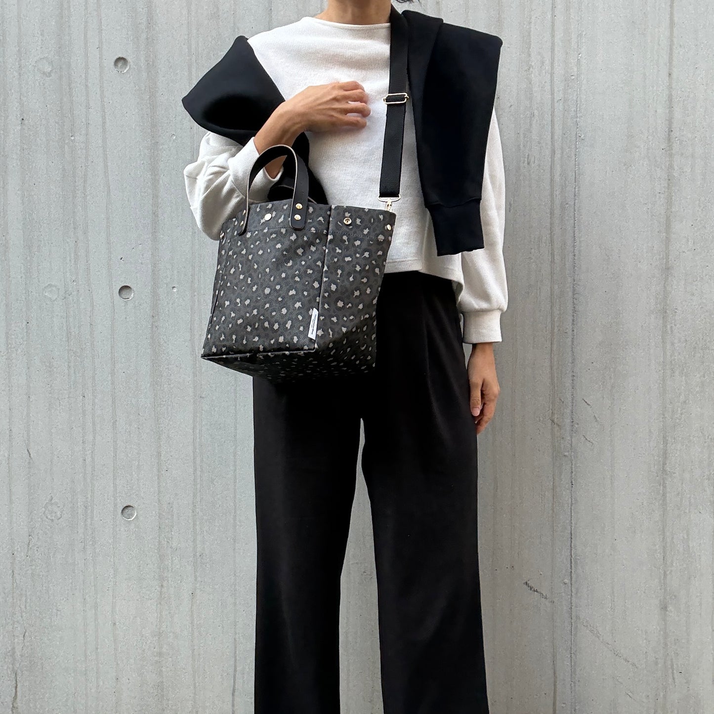 ＜数量限定＞「軽くて拭ける」Coated PVC Leopard（SQ)