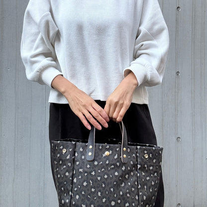 ＜数量限定＞「軽くて拭ける」Coated PVC Leopard（SQ)