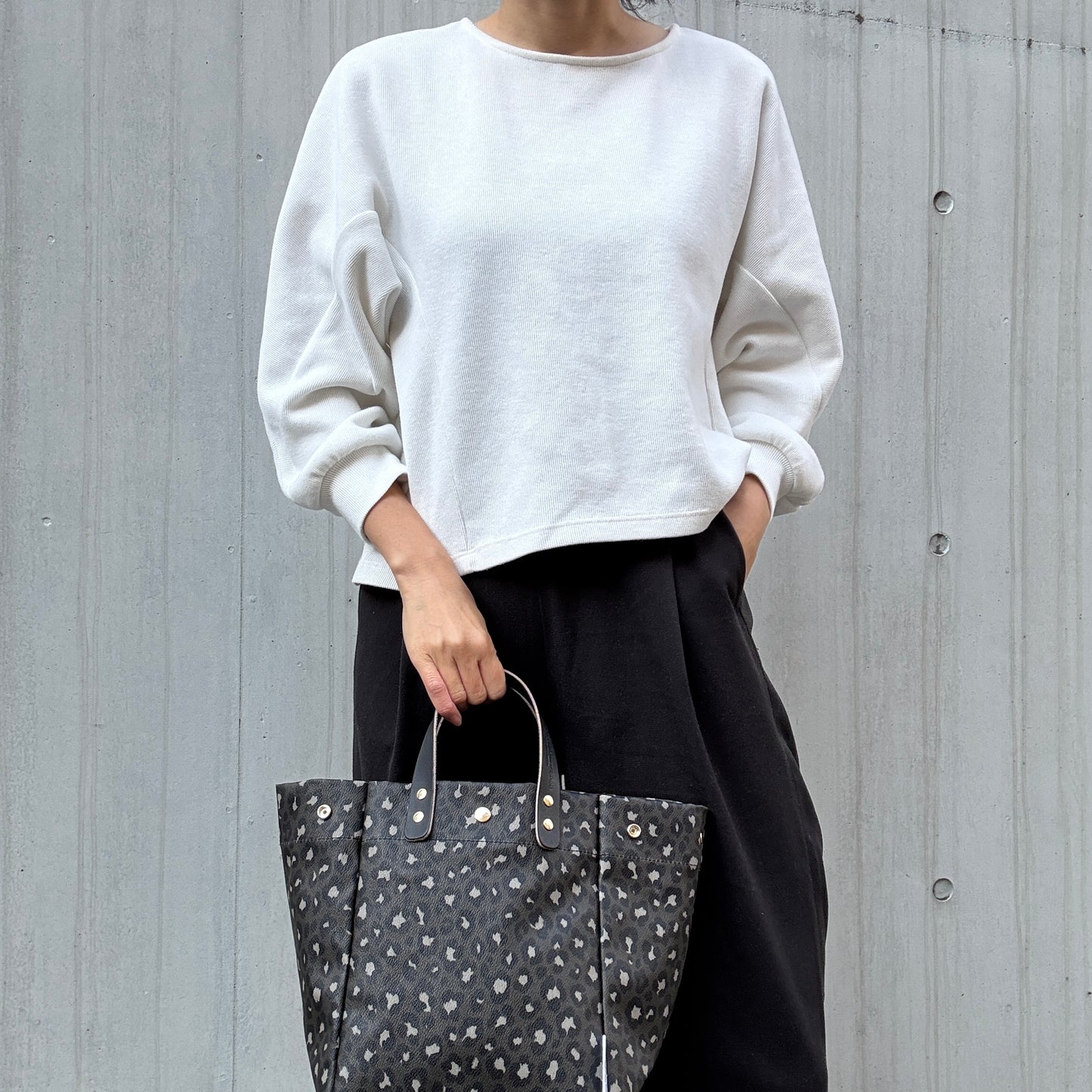 ＜数量限定＞「軽くて拭ける」Coated PVC Leopard（SQ)