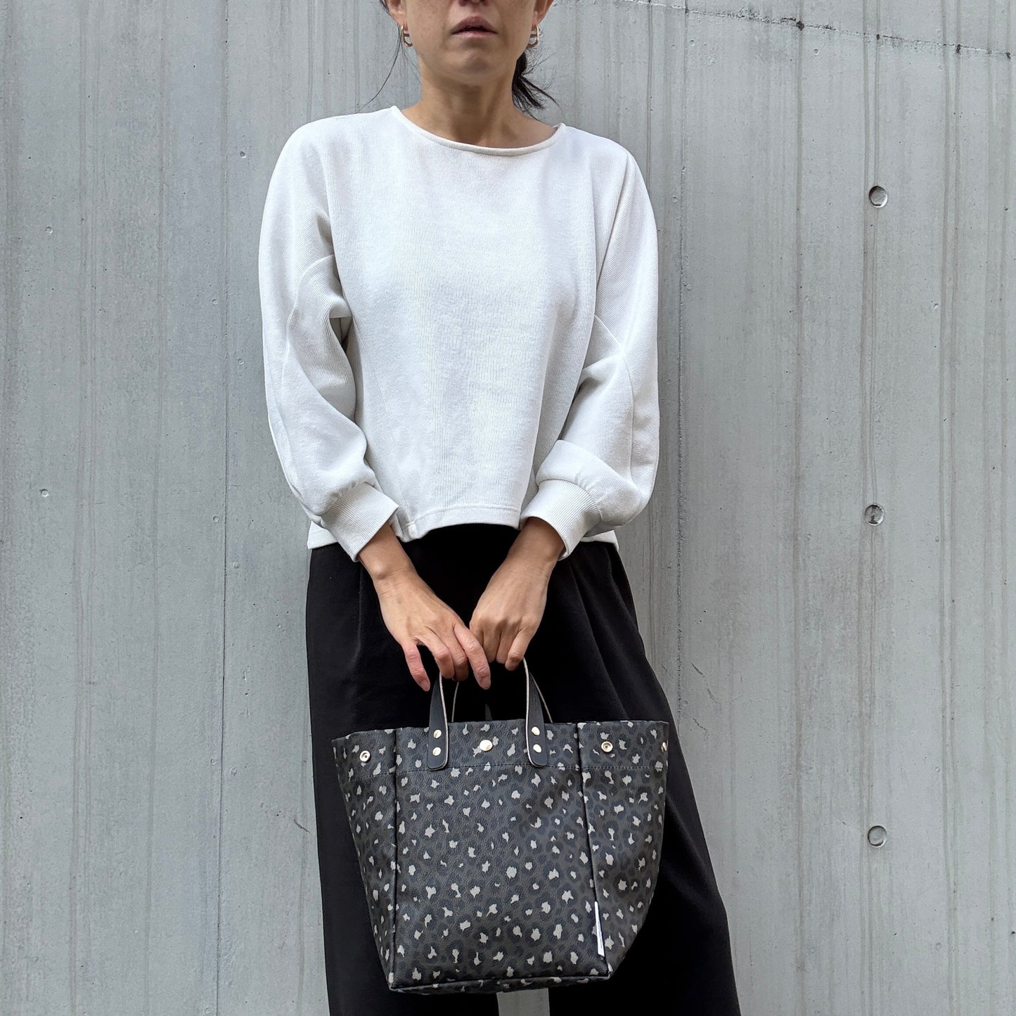 ＜数量限定＞「軽くて拭ける」Coated PVC Leopard（SQ)