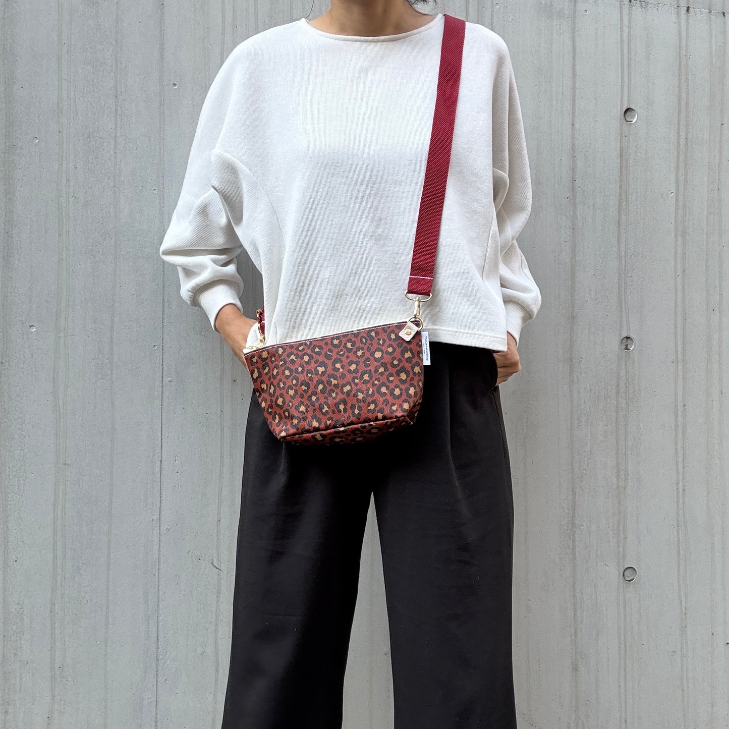 残りわずか＜数量限定＞「軽くて拭ける」Coated PVC Leopard（POCHETTE S)