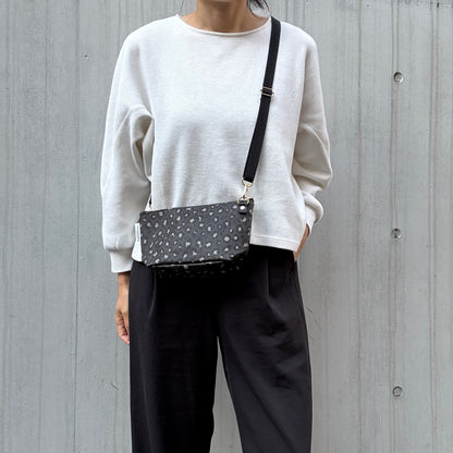 残りわずか＜数量限定＞「軽くて拭ける」Coated PVC Leopard（POCHETTE S)