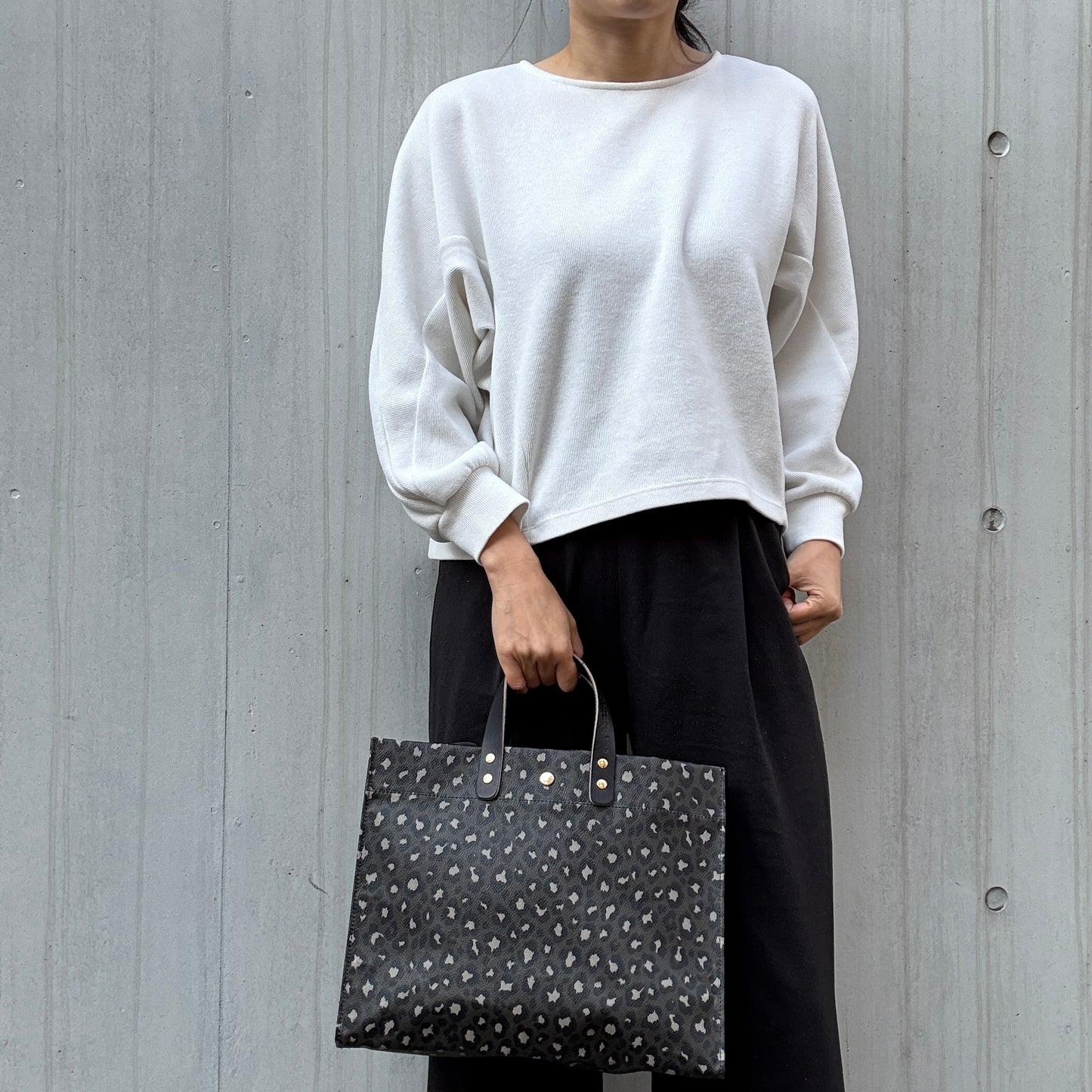 ＜数量限定＞「軽くて拭ける」Coated PVC Loepard（Rectangle L)