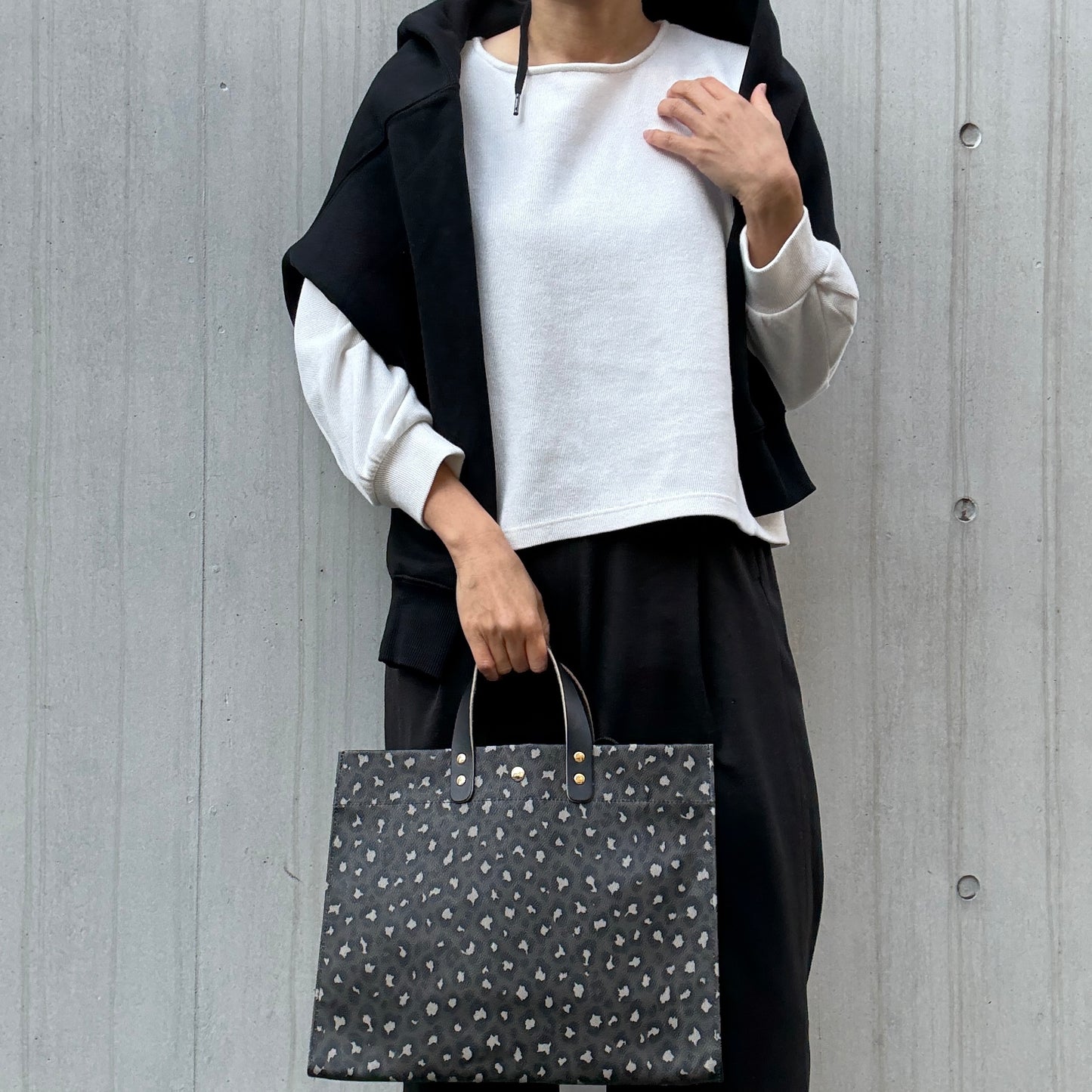 ＜数量限定＞「軽くて拭ける」Coated PVC Loepard（Rectangle L)