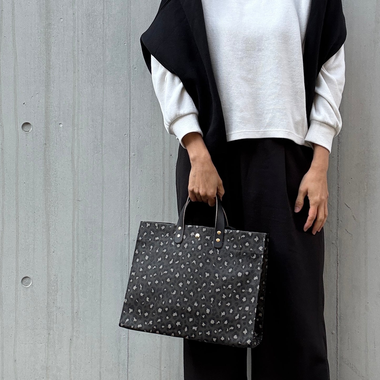 ＜数量限定＞「軽くて拭ける」Coated PVC Loepard（Rectangle L)