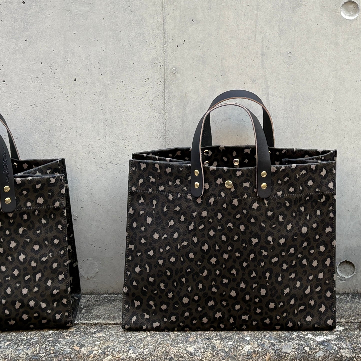 ＜数量限定＞「軽くて拭ける」Coated PVC Leopard（Rectangle M)