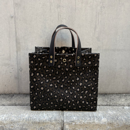 ＜数量限定＞「軽くて拭ける」Coated PVC Leopard（Rectangle M)