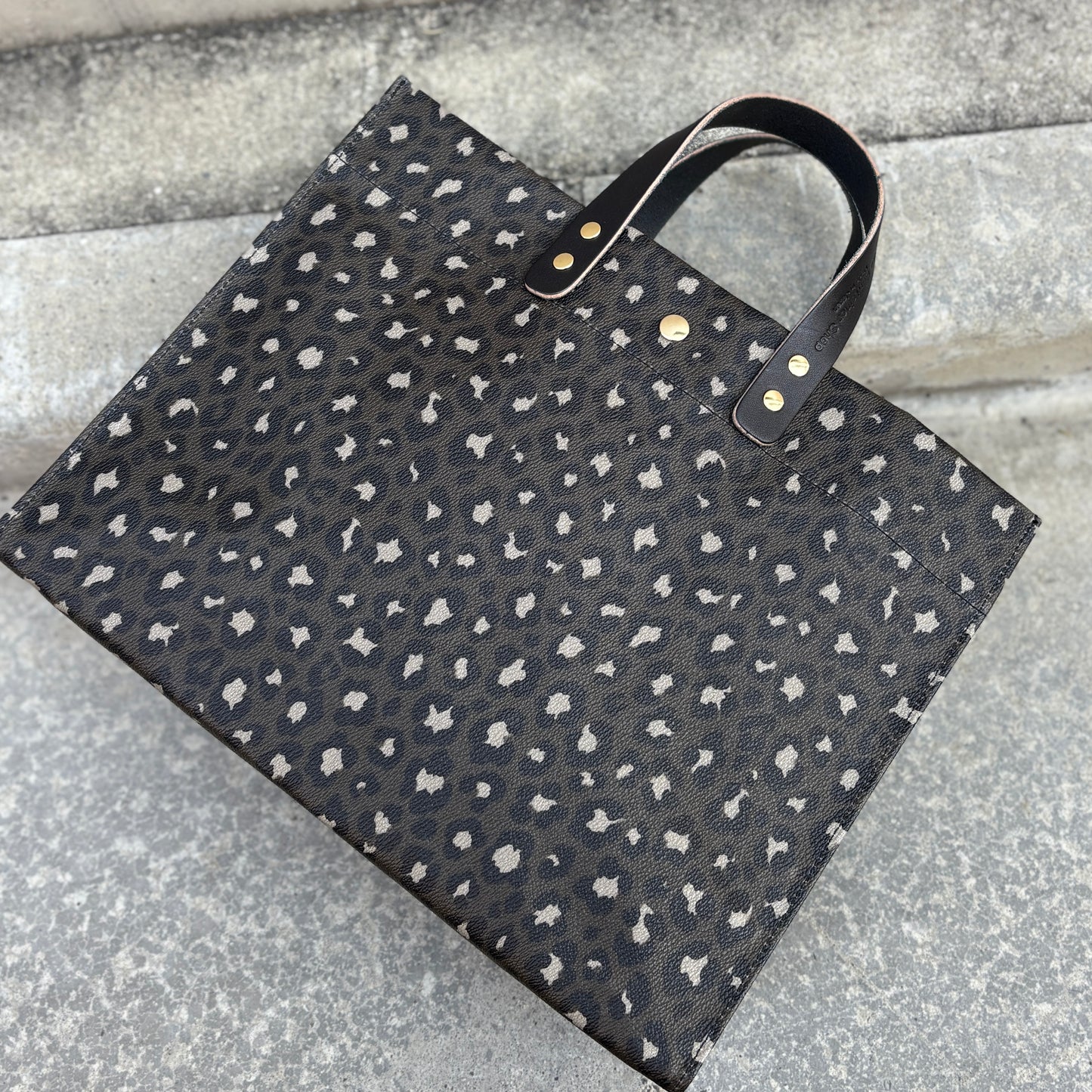 ＜数量限定＞「軽くて拭ける」Coated PVC Loepard（Rectangle L)