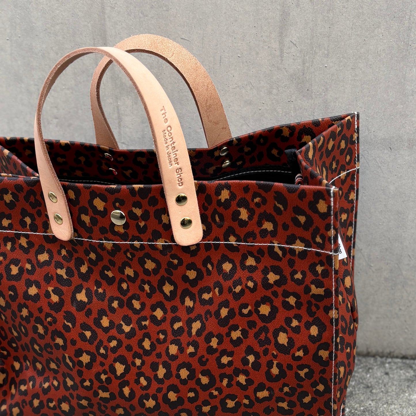 ＜数量限定＞「軽くて拭ける」Coated PVC Loepard（Rectangle L)