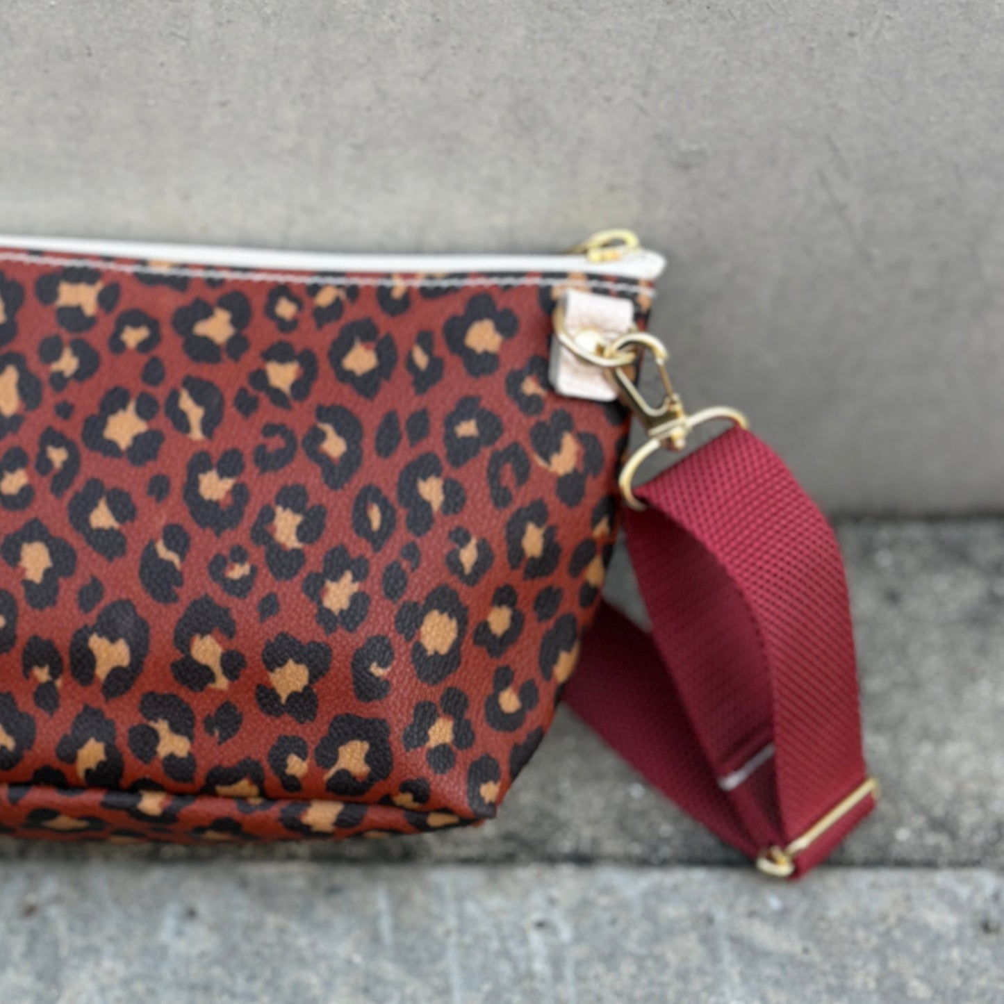 残りわずか＜数量限定＞「軽くて拭ける」Coated PVC Leopard（POCHETTE S)