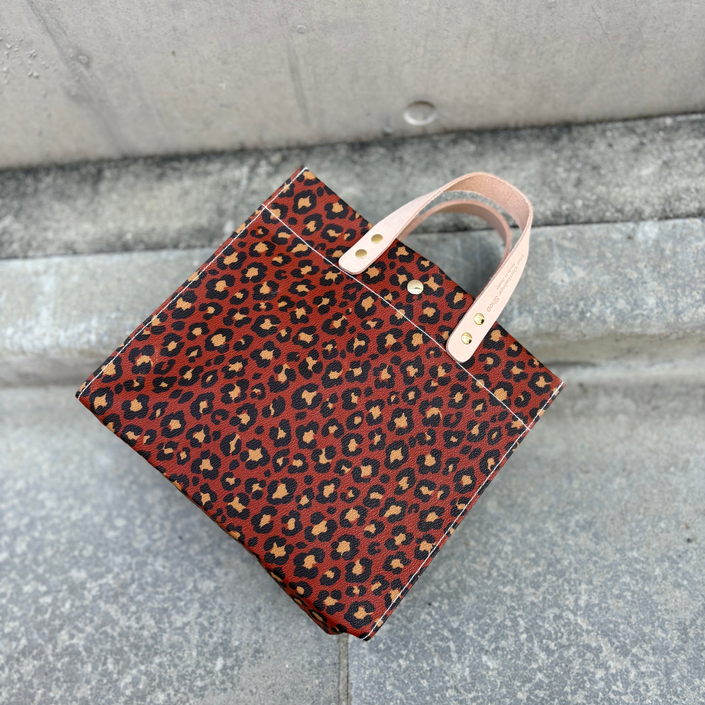 ＜数量限定＞「軽くて拭ける」Coated PVC Leopard（Rectangle M)