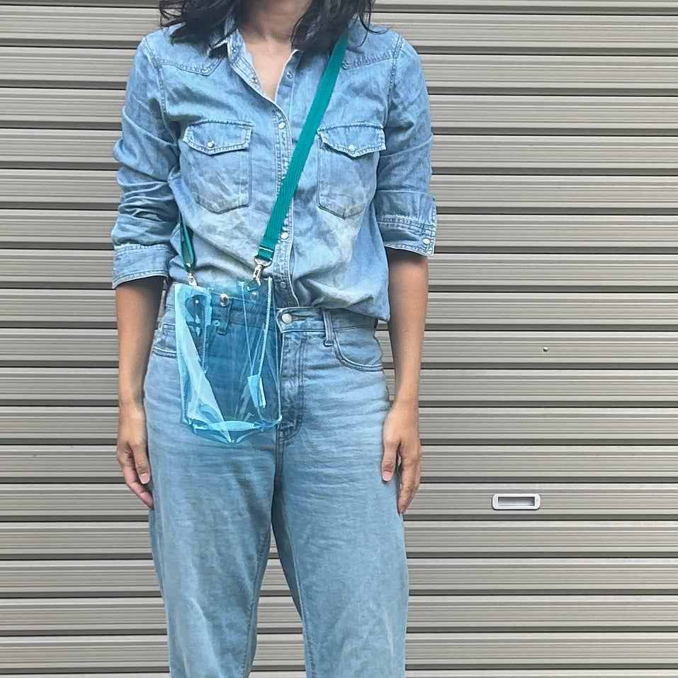 Colored PVC/Tumbler Pochette Light Blue