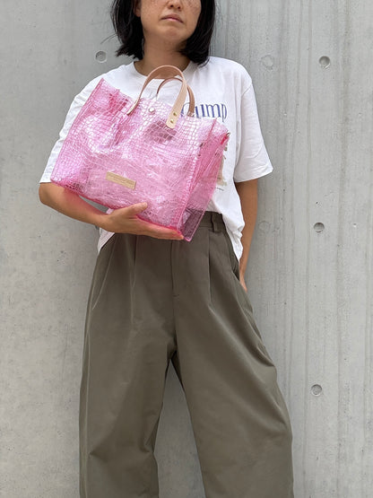 新色数量限定＜8月下旬発送＞Colored PVC(LeatherHandle)Tote L/ 🐊Crocodile Light Pink