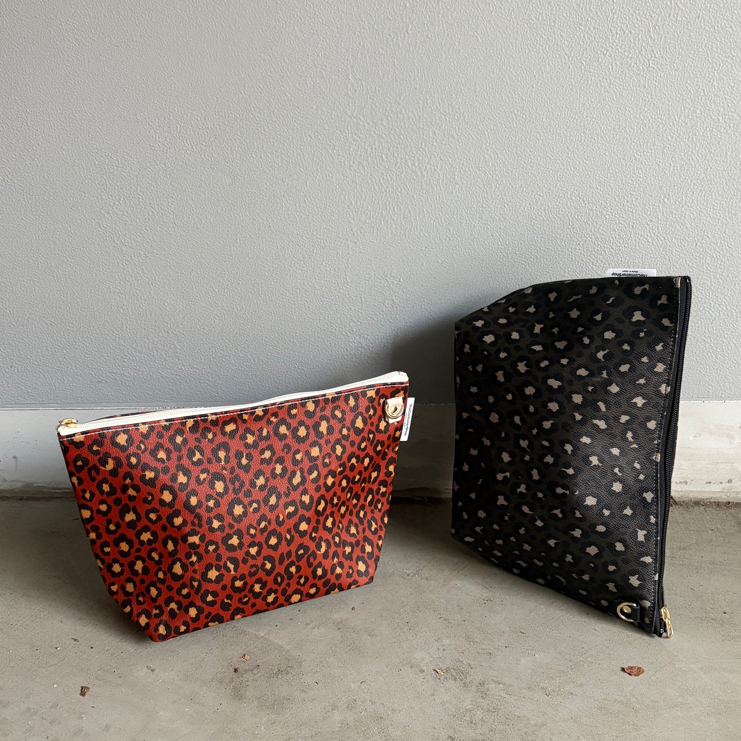 残りわずか＜数量限定＞「軽くて拭ける」Coated PVC Leopard（POCHETTE M)