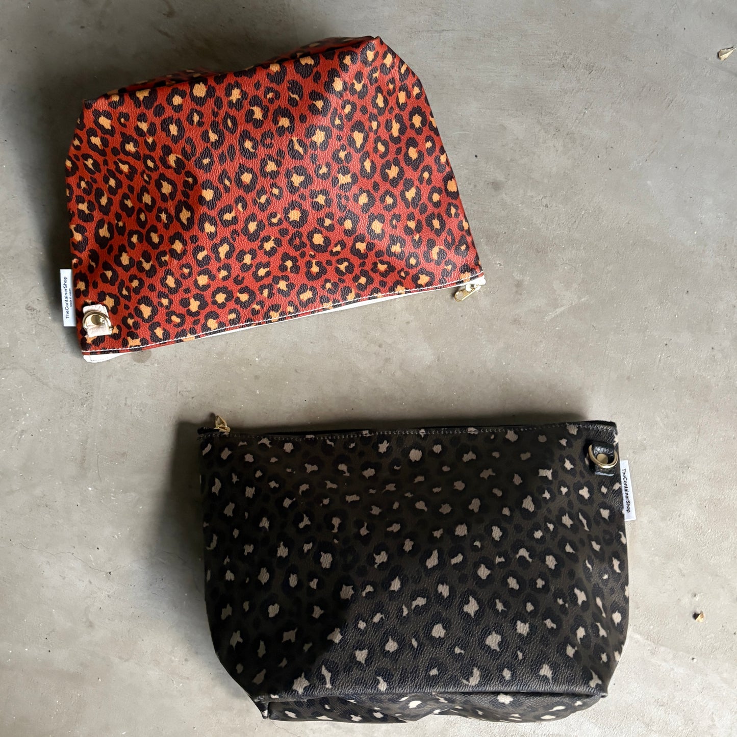 残りわずか＜数量限定＞「軽くて拭ける」Coated PVC Leopard（POCHETTE M)