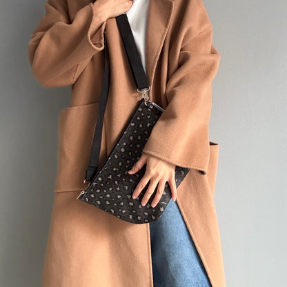 残りわずか＜数量限定＞「軽くて拭ける」Coated PVC Leopard（POCHETTE M)
