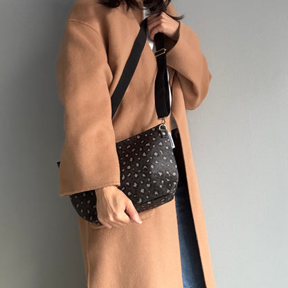 残りわずか＜数量限定＞「軽くて拭ける」Coated PVC Leopard（POCHETTE M)