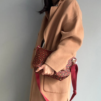 残りわずか＜数量限定＞「軽くて拭ける」Coated PVC Leopard（POCHETTE M)