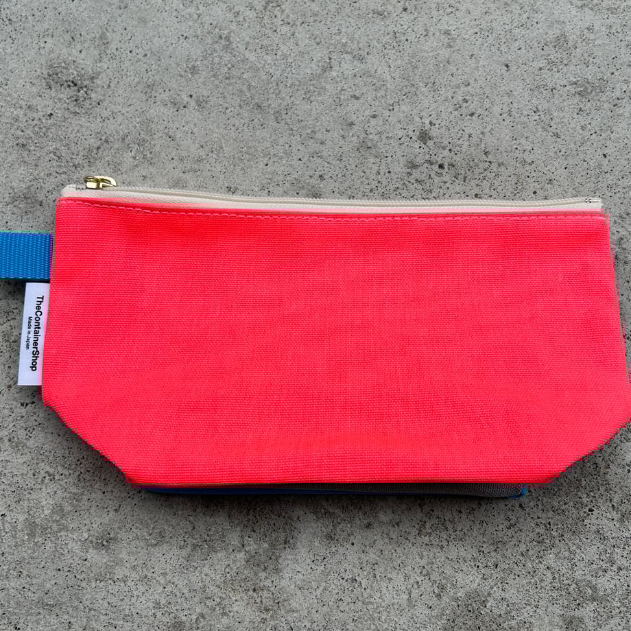 Tricolor pouch