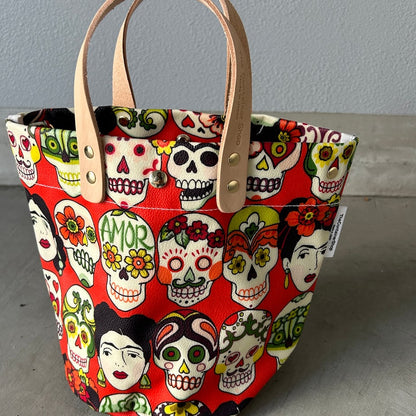 ＜予約＞PVC加工 （丸底トート）Gotas de Amor(carrot)