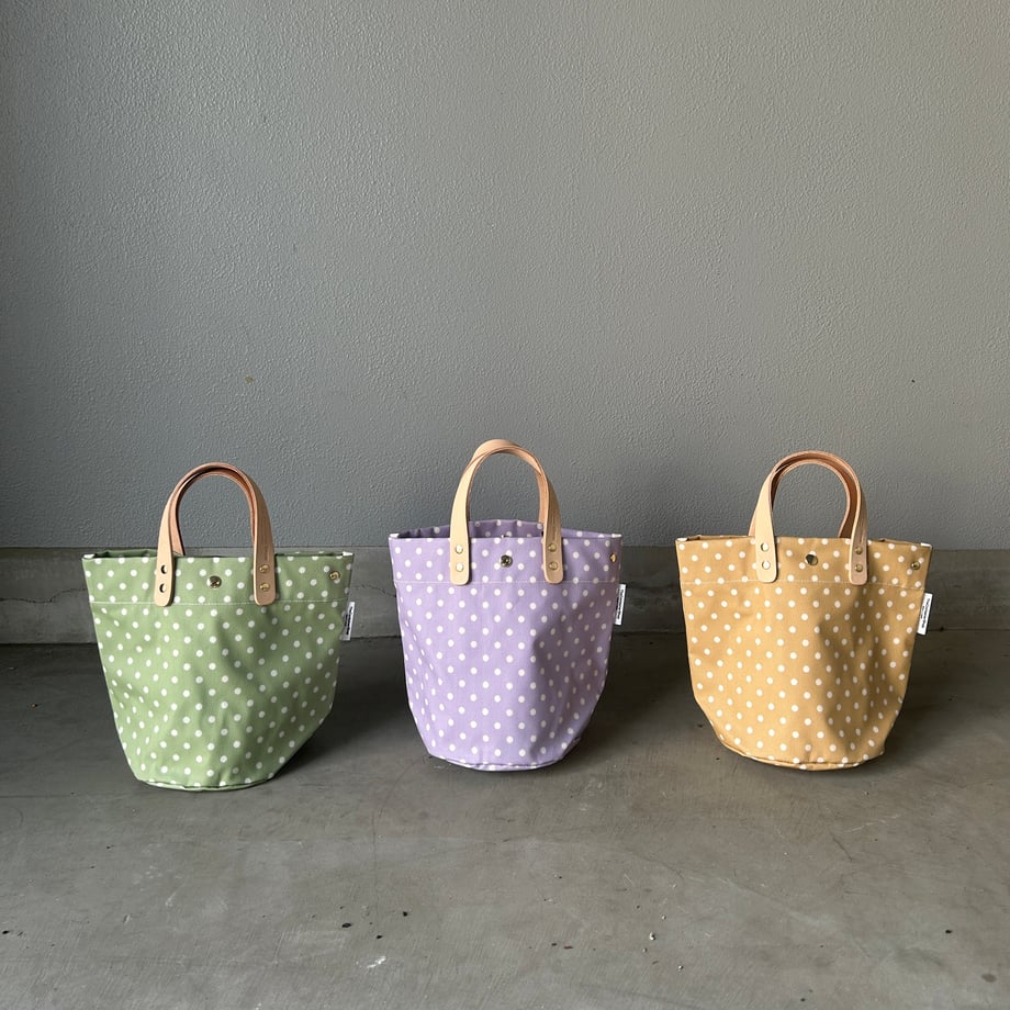 3,500 yen (tax included) "Wipeable" PVC processing (round bottom tote) dot pattern