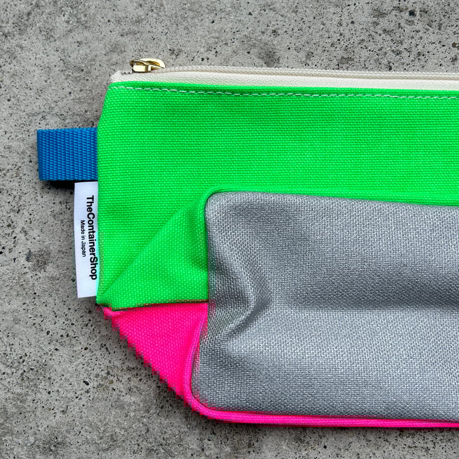 Tricolor pouch