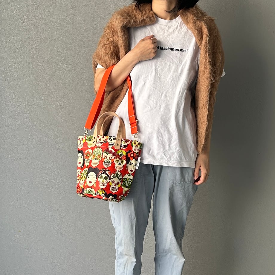 ＜予約＞PVC加工 （丸底トート）Gotas de Amor(carrot)