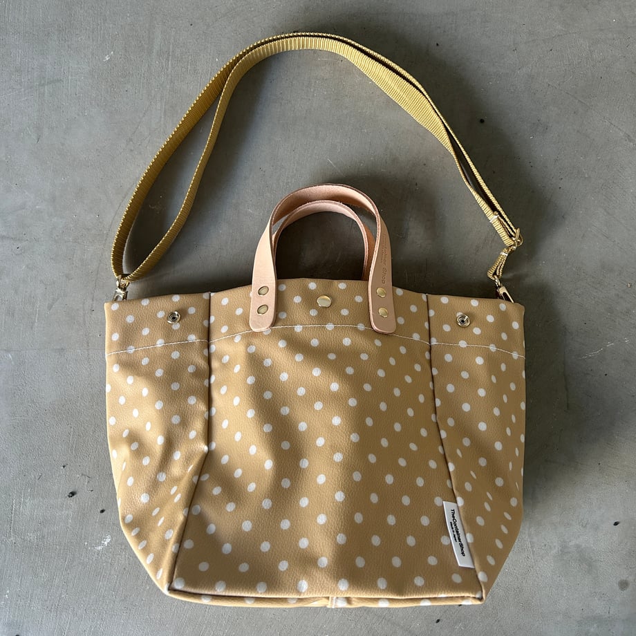 "Wipeable" Coated PVC (SQ) Polka dot pattern