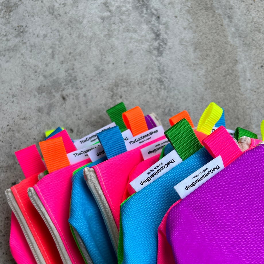Tricolor pouch