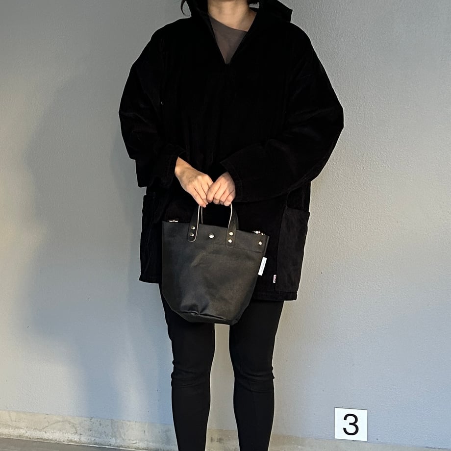  "Lightweight and wipeable" PVC processed (round bottom tote) Black camouflage