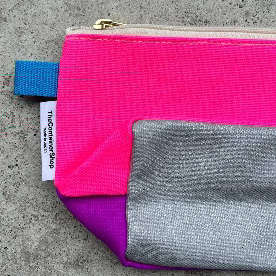 Tricolor pouch