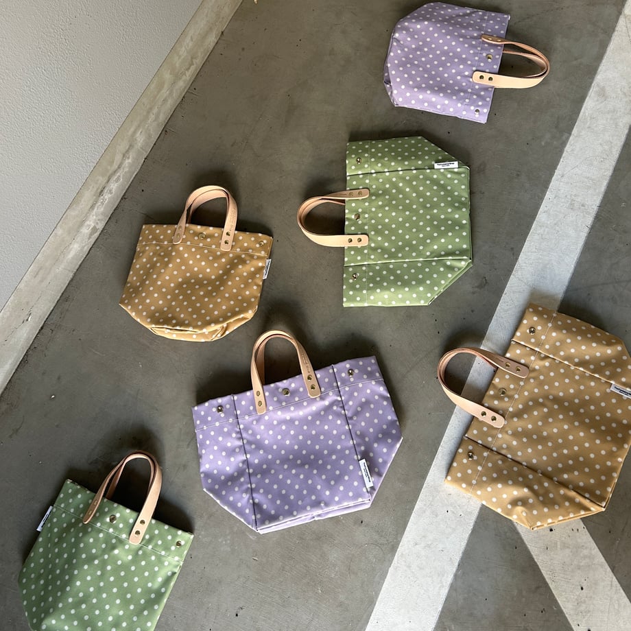 3,500 yen (tax included) "Wipeable" PVC processing (round bottom tote) dot pattern