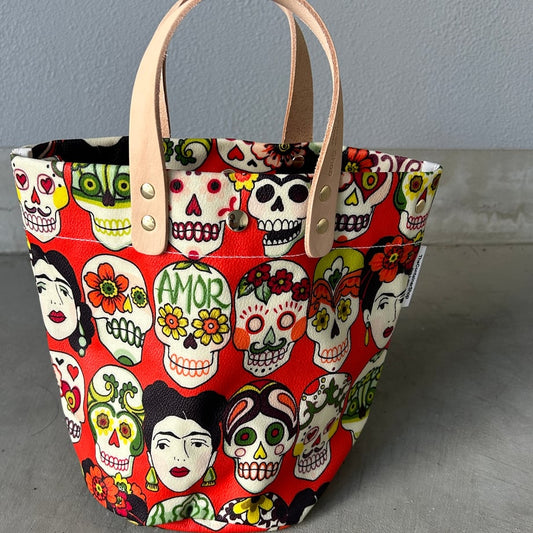 ＜予約＞PVC加工 （丸底トート）Gotas de Amor(carrot)