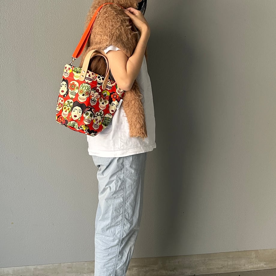 ＜予約＞PVC加工 （丸底トート）Gotas de Amor(carrot)