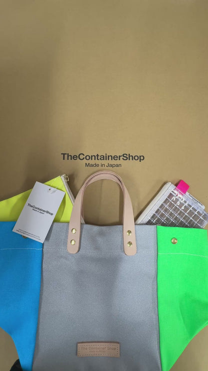 Comes with a multi-colored bag and a free pouch